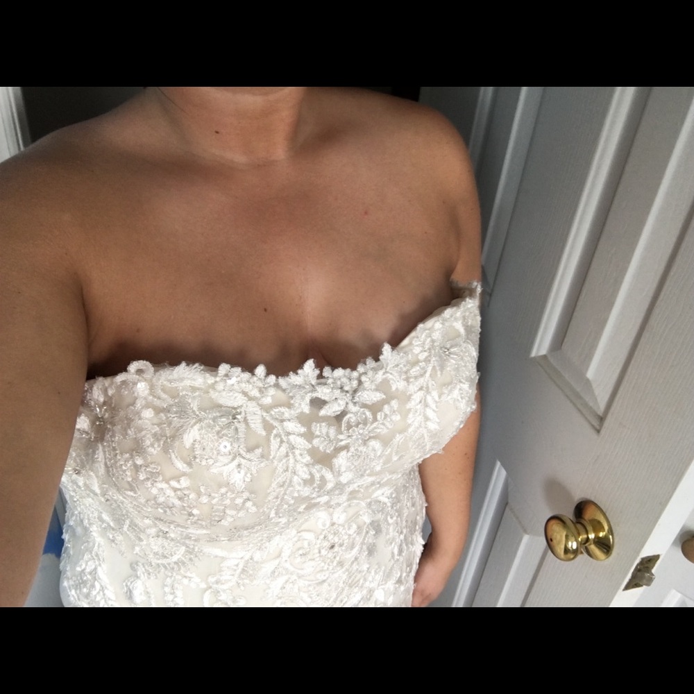 New Maggie Sottero wedding discontinued style - Picture 1 of 8